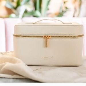 NEW SAMARA Makeup Case - Jillian Harris